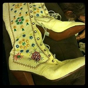 Vintage boots sz 38 made in Greece unworn